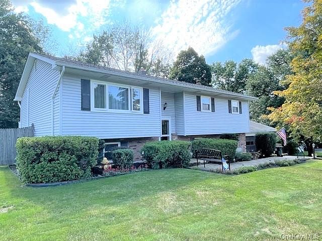 1st image of 10 Wayne Dr