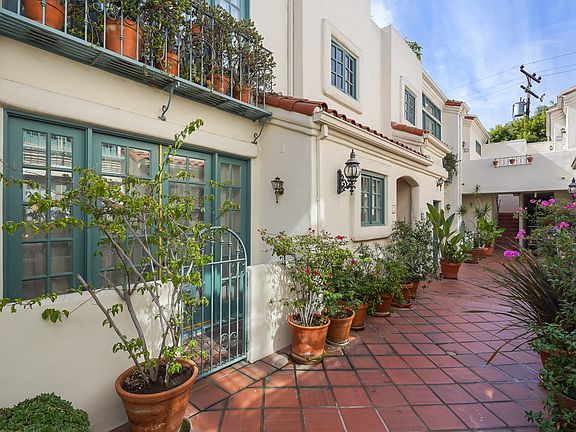 4th image of 1123 N Flores St APT 3
