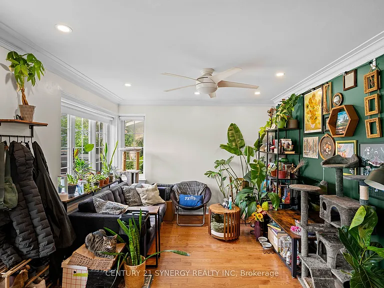 241 Bradley Ave — Photo 8