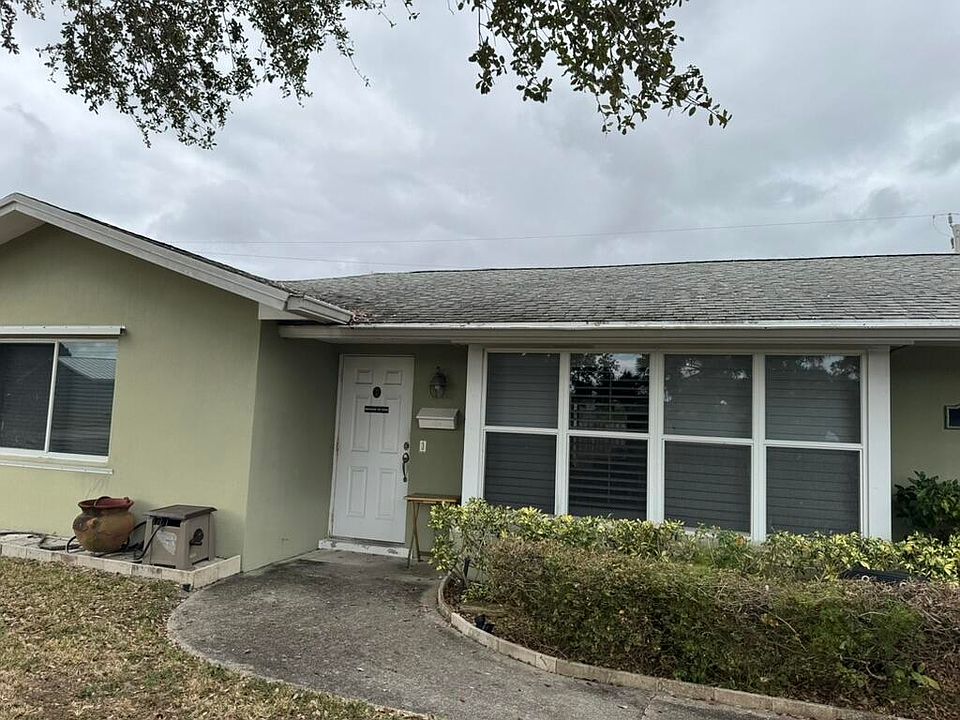 1st image of 586 N Redwood Drive