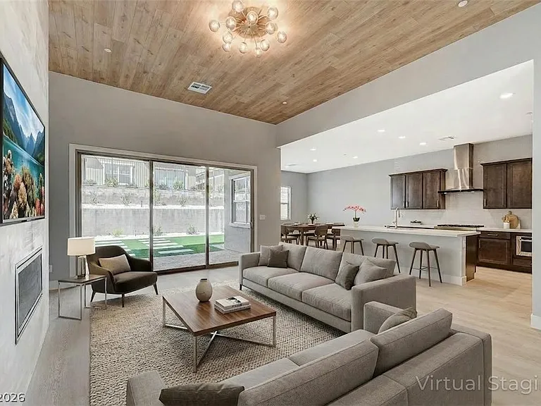 131 Robledo St — Photo 4