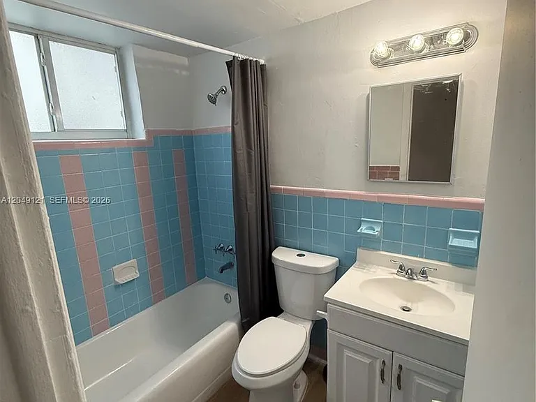 469 SW 3rd St #4 — Photo 10
