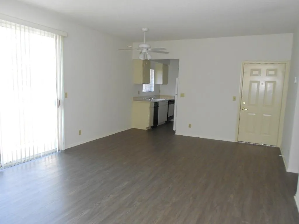 2 bed, 1003 sqft, $3,095 — Photo 4