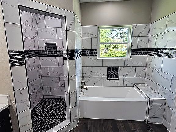 4th image of 5215 McAnelly Dr