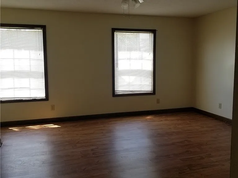 2401 Oak St #A — Photo 2