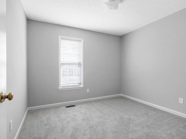 118 McKenzie Cir — Photo 15