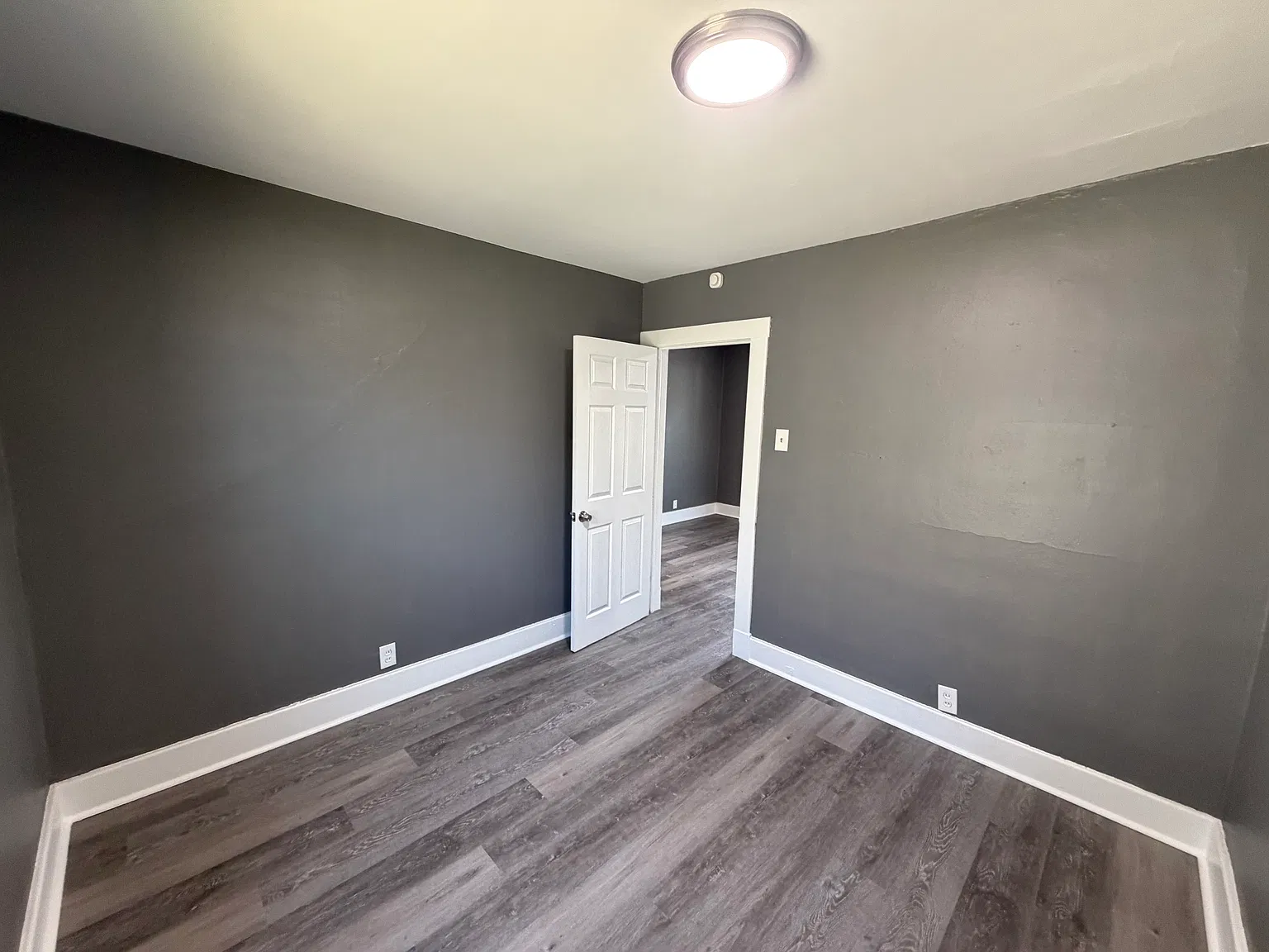 2 bed, 900 sqft, $1,300 — Photo 3