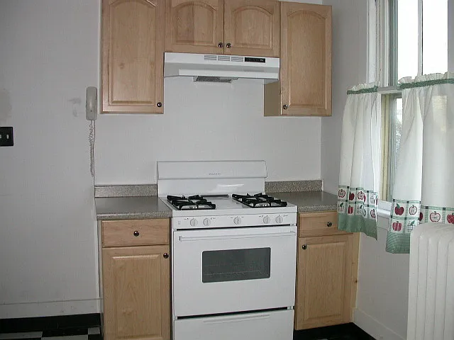 329 Macarthur Pkwy #3 — Photo 5