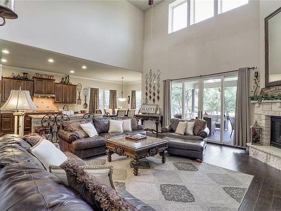 5th image of 105 E Majestic Oak Ln