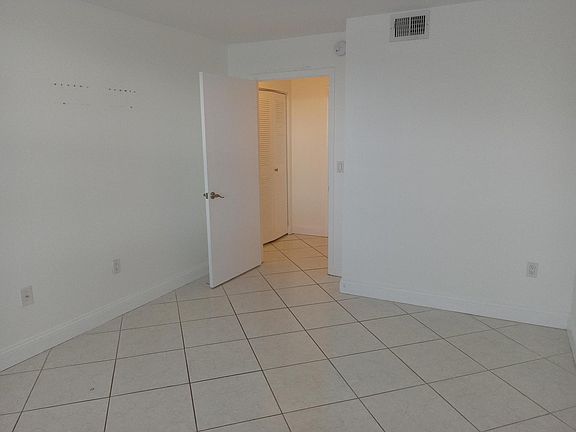 3rd image of 13020 SW 92nd Ave APT A203