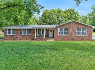 618 Harpeth Bend Dr, Nashville, TN 37221