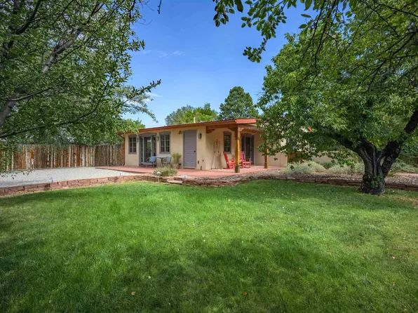 305 Guyora Lane, Taos, NM 87571
