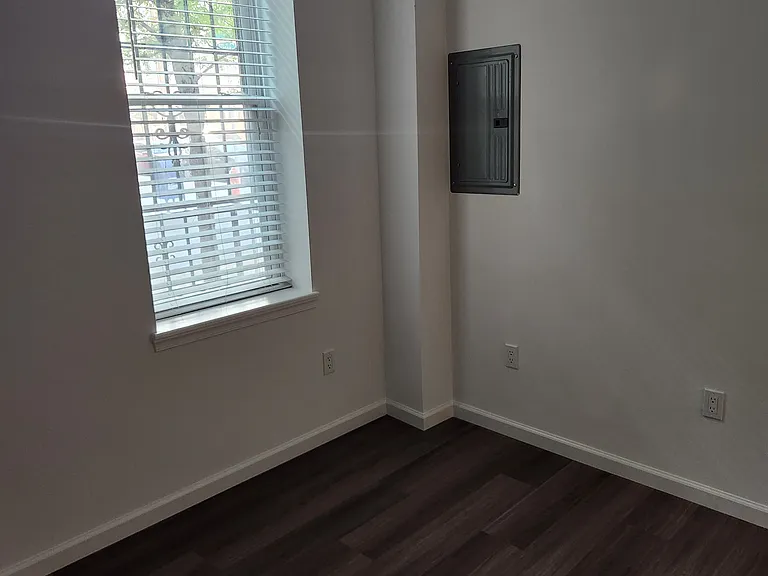 1840 Wharton St #1-R — Photo 7