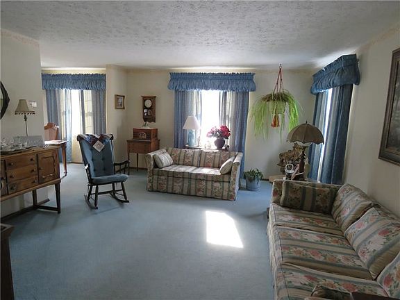 3rd image of 108 Thistlewood Ln
