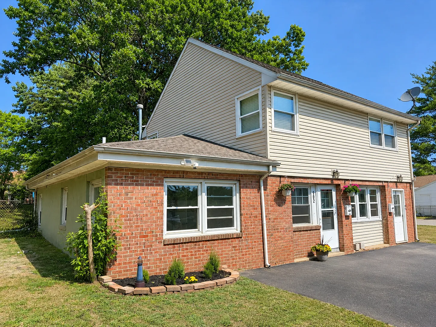3 bed, 930 sqft, $2,095 — Photo 1