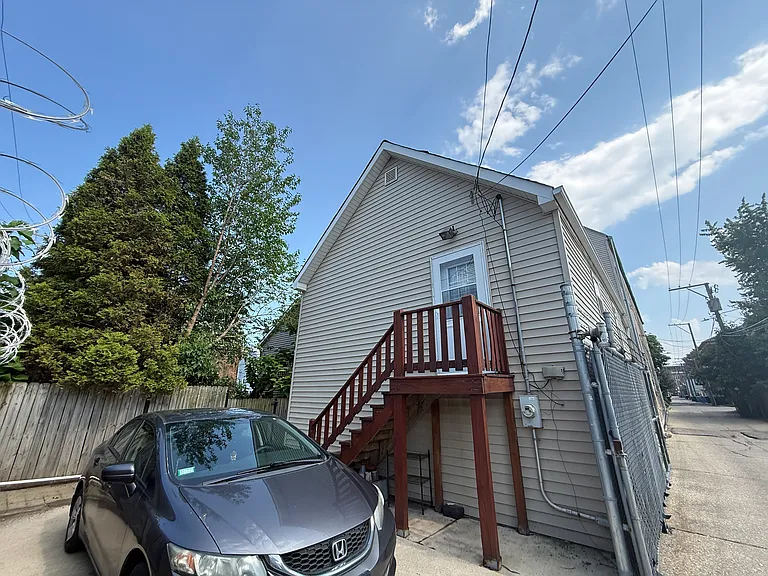 942 W 34th St — Photo 14