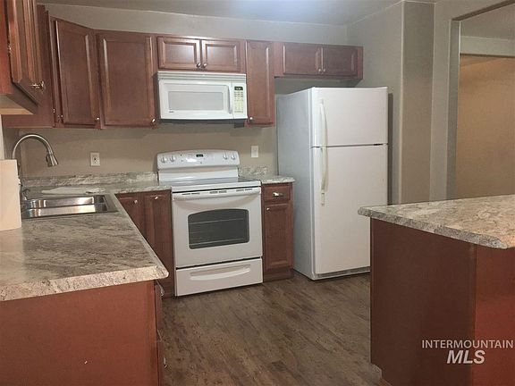 3rd image of 137 N Garden Ct #139-N