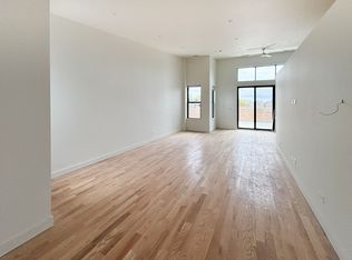 Spectacular 3 Bed/3 Bath Penthouse Apartment in prime Lincoln Park Location. Semi-Private Elevato..., Chicago, IL 60614