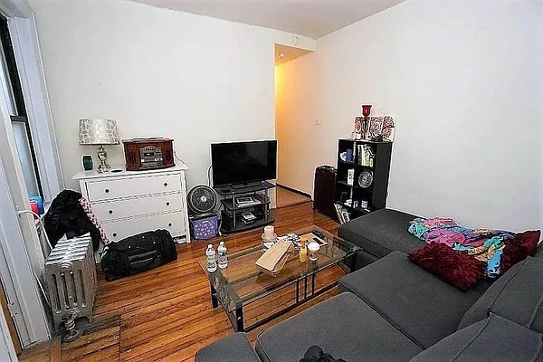 Rented by Universal Realty Group | media 18