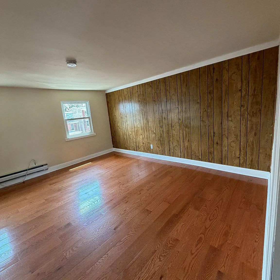 3 bed, 1.0 bath, 900 sqft, $1,850 — Photo 4