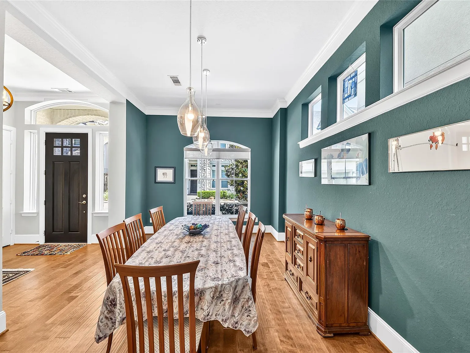4 bed, 3.5 bath, 2836 sqft, $3,300 — Photo 4