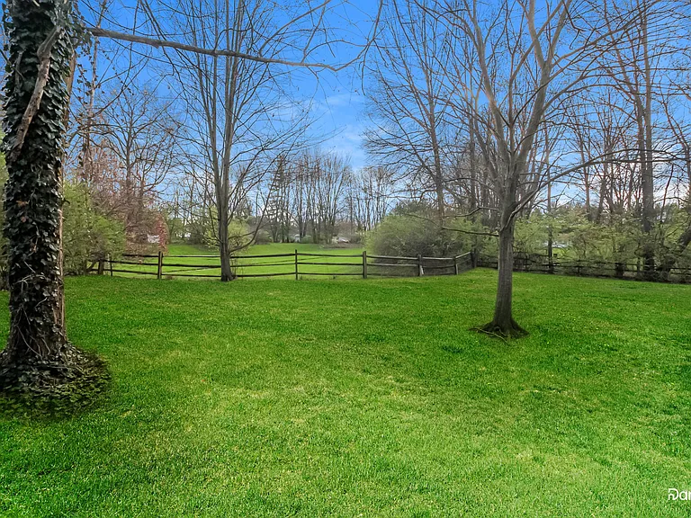 585 Foxglove Ct — Photo 15