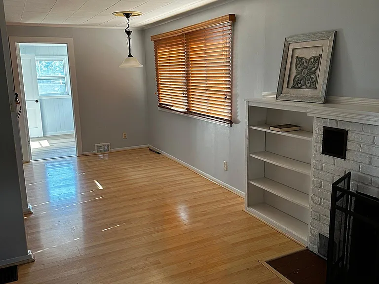 120 N Huffman St — Photo 2