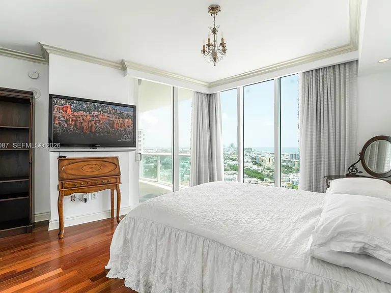 1000 S Pointe Dr #2501 — Photo 31