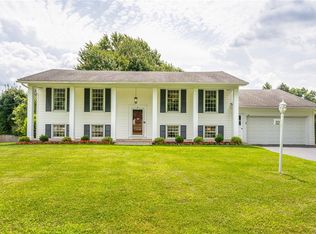 32 Bridgewood Dr, Rochester, NY 14612