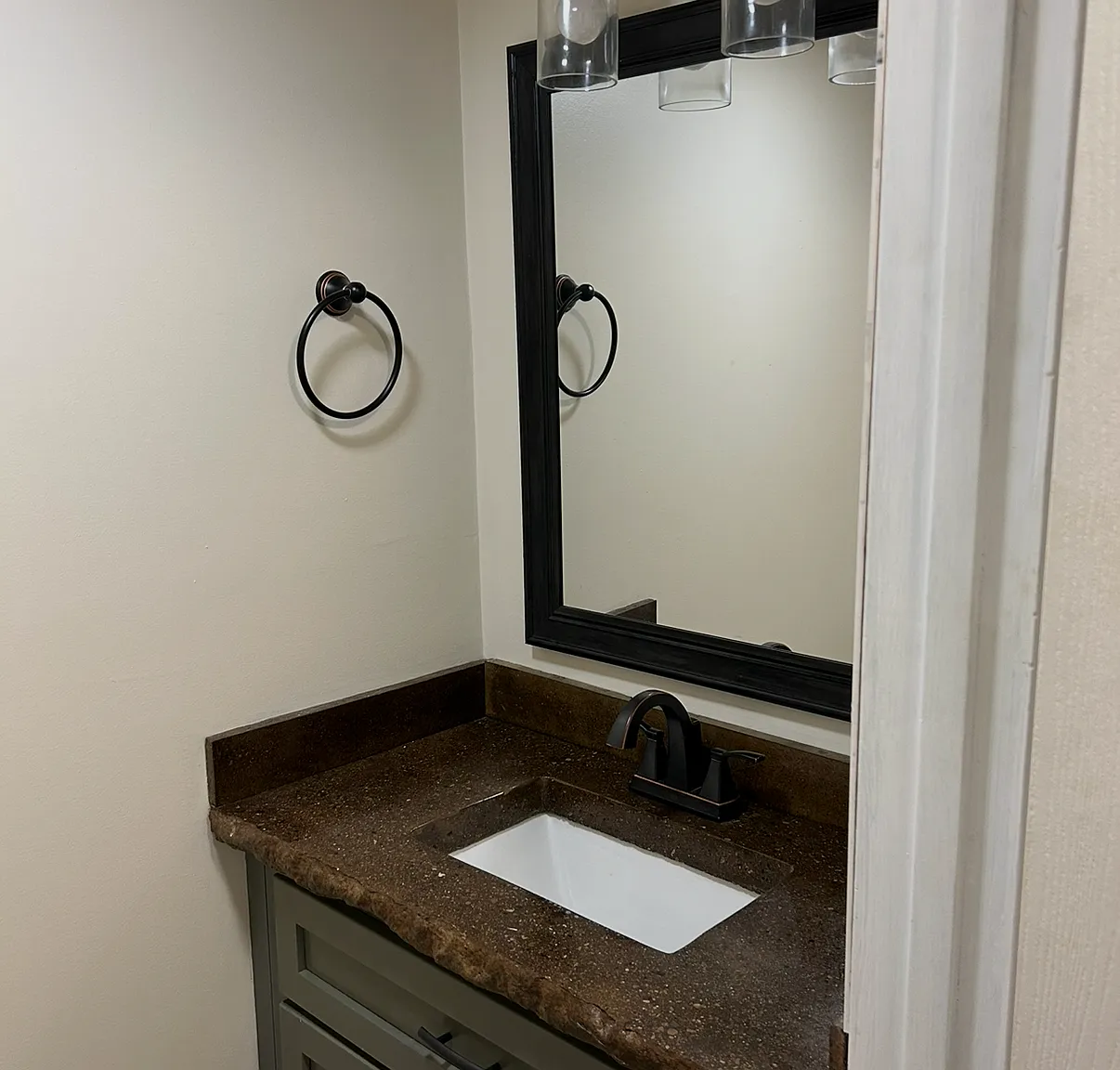 2 bed, 1.5 bath, 900 sqft, $1,500 — Photo 4