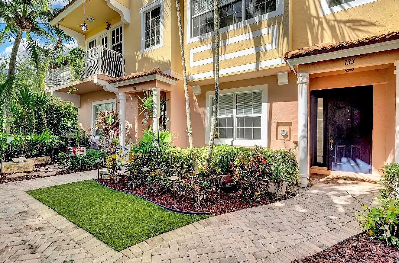 3 bed, 2.5 bath, 1499 sqft, $3,750 — Photo 1