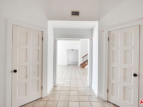 4th image of 1713 Queens Ct