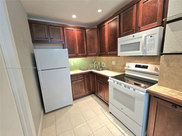 2424 SE 17th Cswy #204B
