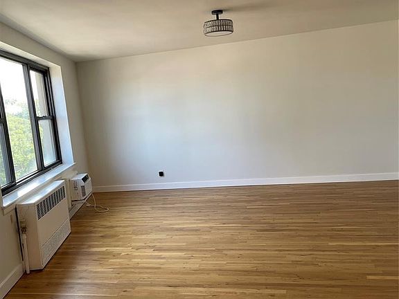 3rd image of 1541 Lemoine Ave APT 4F