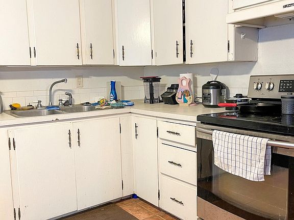 3rd image of 701 N Olive St
