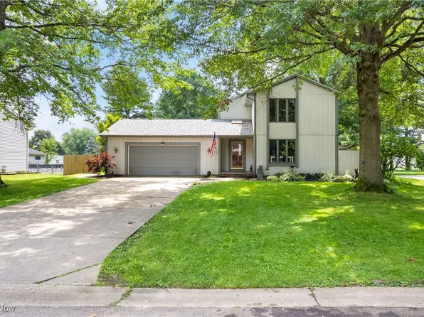 1558 Windcrest St NW, North Canton, OH 44720