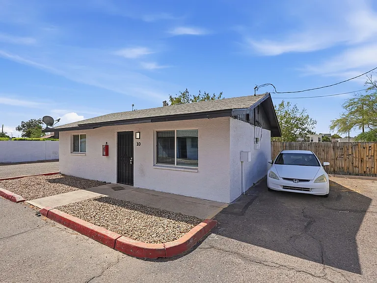 4329 N Longview Ave #10 — Photo 4