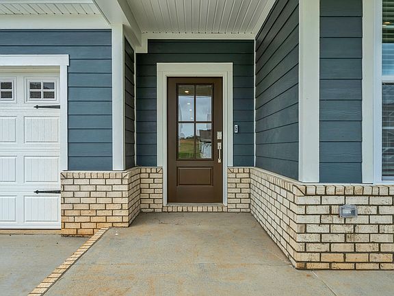 4th image of 812 Bur Oak Ct