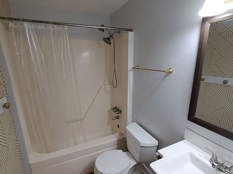 525 Burgoyne Rd #13 — Photo 8