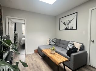 662 College St, Toronto, ON M6G1B8