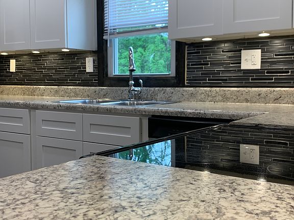 3rd image of 1317 W Lynnwood Cir