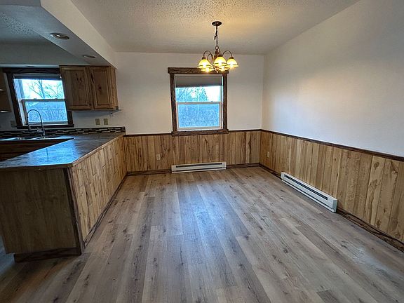 3rd image of 253 Main St W #3