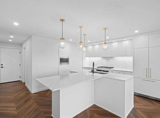 8445 N Broadcast Ave SW #215, Calgary, AB T3H 6B6
