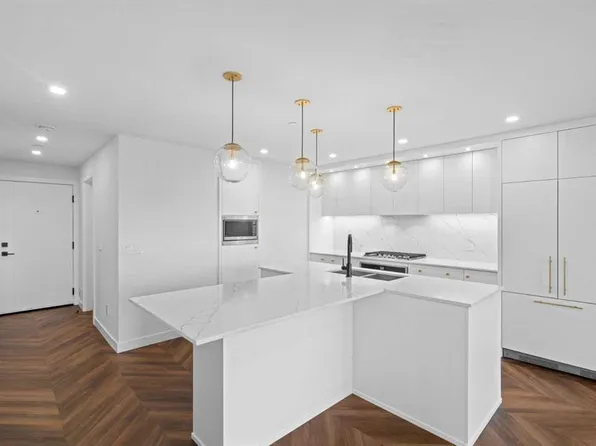 8445 N Broadcast Ave SW #215, Calgary, AB T3H 6B6
