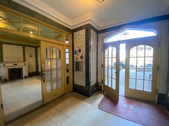 4th image of 360 E 234th St #2A