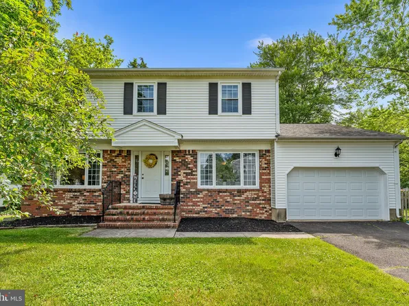 4 Wesleyan Dr, Hamilton, NJ 08690