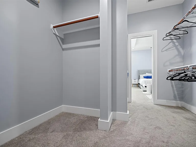 2413 Pease St — Photo 30
