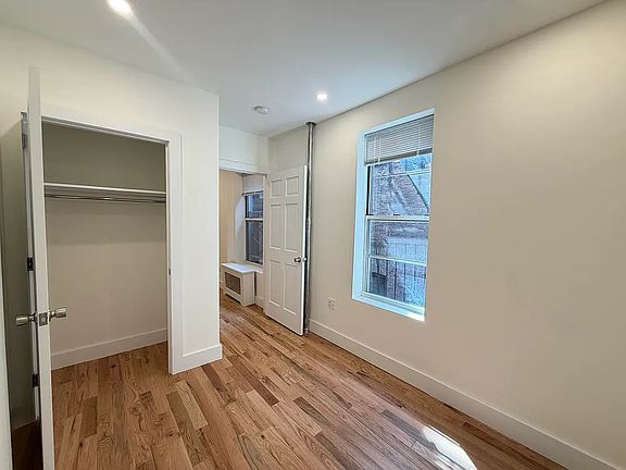 4th image of 204 W 10th St #94