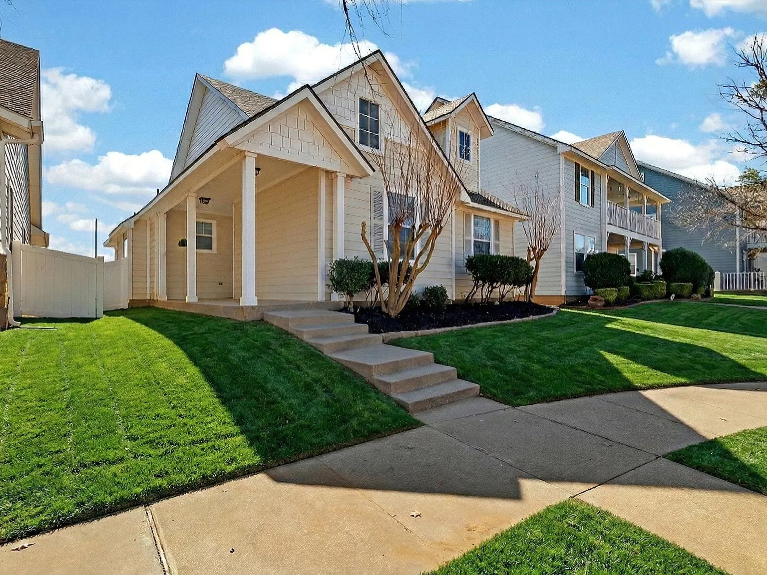 3 bed, 1433 sqft, $2,000 — Photo 3