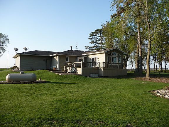 REAR DECK & GRILL PATIO